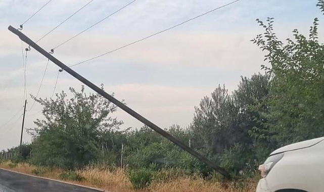 Şiddetli Fırtına Urfa'da Direkleri Devirdi