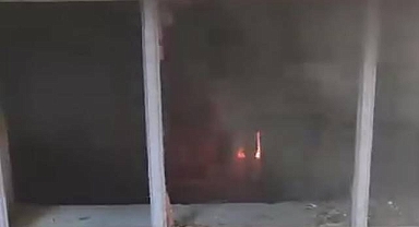 Ağır Hasarlı Binada Kablo Yakıyorlar!