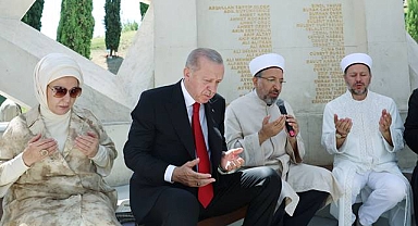Cumhurbaşkanı Erdoğan: 15 Temmuz'a Tiyatro Diyenleri Affetmeyeceğiz