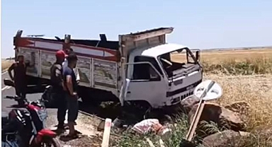 Şanlıurfa’da Kontrolden Çıkan Kamyon Kaza Yaptı! 1 Yaralı