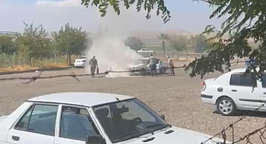 Muayene İstasyonunda Bekleyen Araç Yandı
