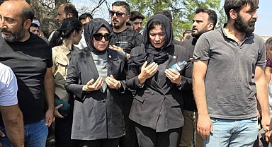 Narin'in Mezarı Başında POZ Veren Yazmacı'ya Tepki Yağdı
