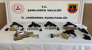 Urfa’da Bir Evde Çok Sayıda Silah Ele Geçirildi