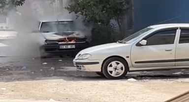 Urfa’da Park Halindeki Araçta Yangın Çıktı!