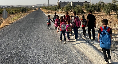 Okullarına Ulaşmak İçin Kilometrelerce Yol Yürüyorlar