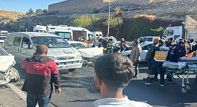 Urfa’da Feci Kaza! Çok Sayıda Araç Birbirine Girdi