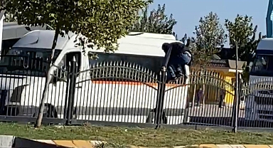 Üst Geçit Boşuna Yapıldı! Demirlerden Atladı