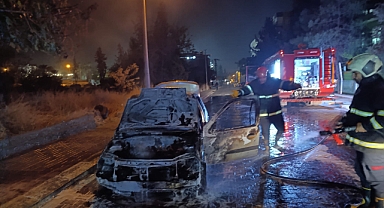 Karaköprü'de Araç Yangını! İtfaiye Müdahale Etti