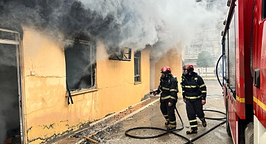 Şanlıurfa Eyyübiye’de Metruk İş Yerinde Yangın Çıktı