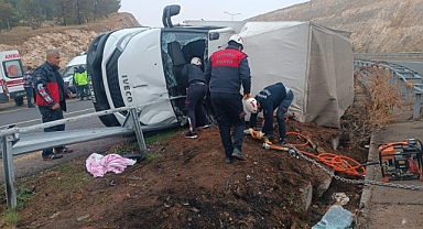 Şanlıurfa'da Trafik Kazası: Araçta Sıkışan Vatandaş Kurtarıldı