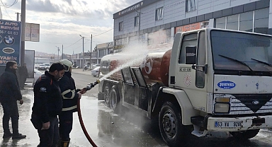 Şanlıurfa'da Akaryakıt Tankeri Yangını! İtfaiye Ekipleri Söndürdü