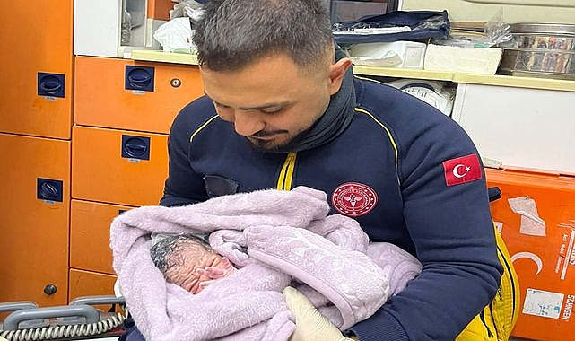 Şanlıurfa'da Ambulanslarda Mucizevi Doğumlar! Bebeğe Sağlıkçının Adı Verildi