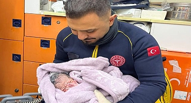 Şanlıurfa'da Ambulanslarda Mucizevi Doğumlar! Bebeğe Sağlıkçının Adı Verildi