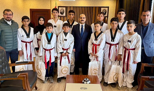 Akçakale Kaymakamı Ali Cemal Altınöz, Başarılı Öğrencileri Ödüllendirdi!