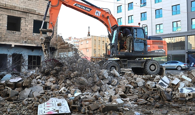 Büyükşehir’den Ulaşıma Nefes Aldıran Hamle! 59 Bağımsız Yapı Yıkıldı