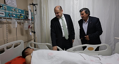 Başkan Kasım Gülpınar, Hastanede Tedavi Gören Öğrencileri Ziyaret Etti