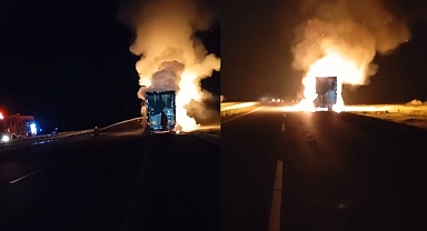 Şanlıurfa’da Seyir Halindeki Tır Alev Aldı!